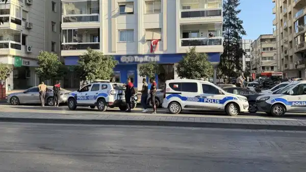 Son Dakika... İzmir’de bankada hareketli dakikalar: 'Soygun girişimi ve rehin' iddiası!