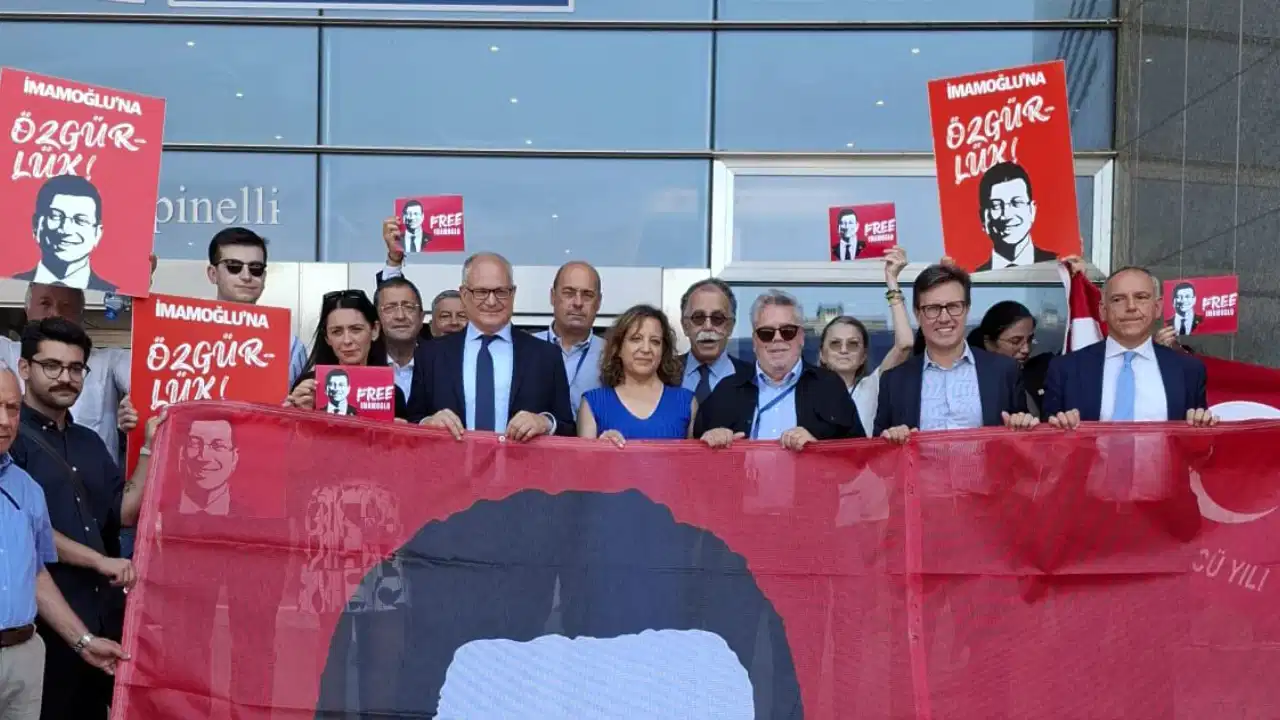 Avrupa Parlamentosu Türkiye Raportörü Amor ve Parlamento'daki Sosyalistler ve Demokratlar Grubu'ndan İmamoğlu'na destek