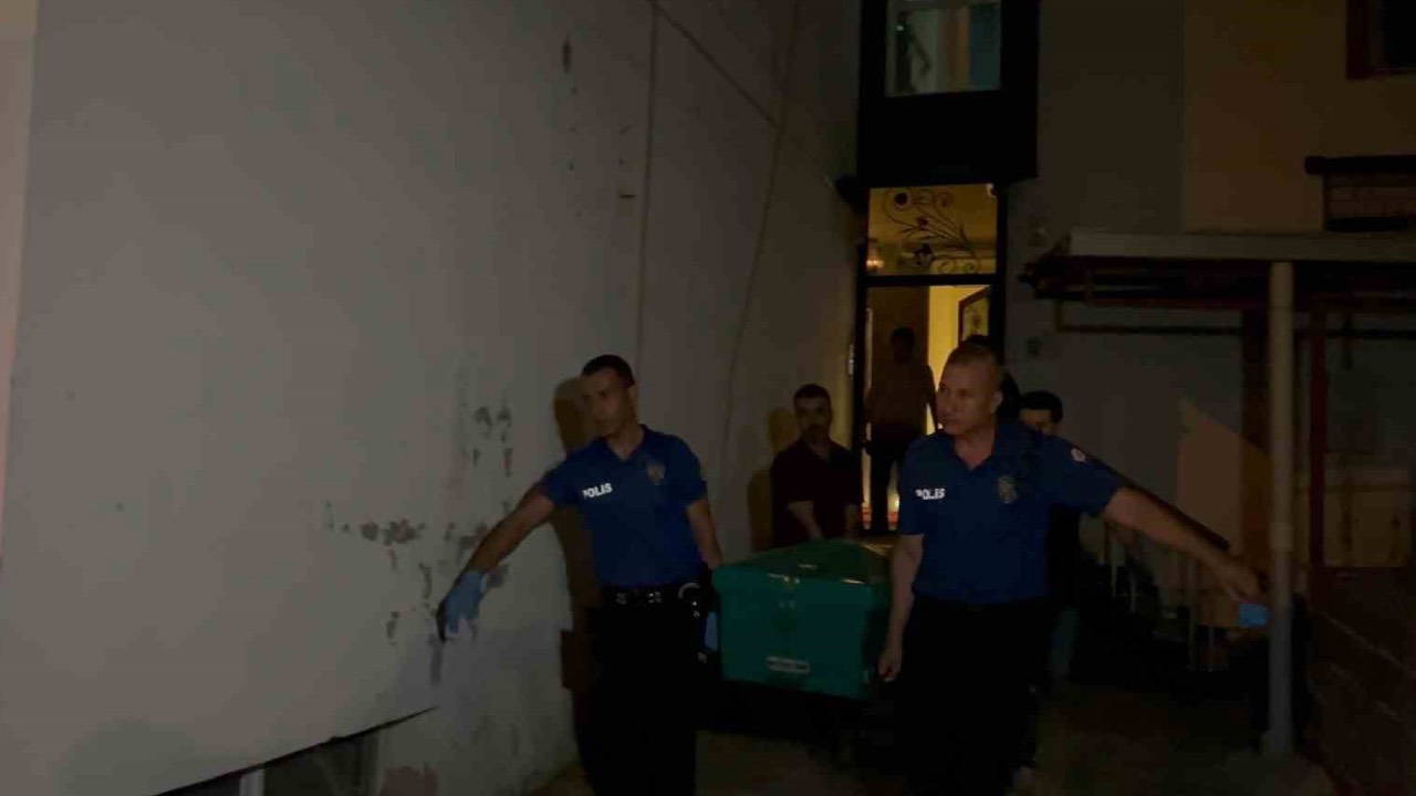 Emekli uzman çavuş, boşandığı eşini ve 13 yaşındaki oğlunu silahla vurup intihar etti