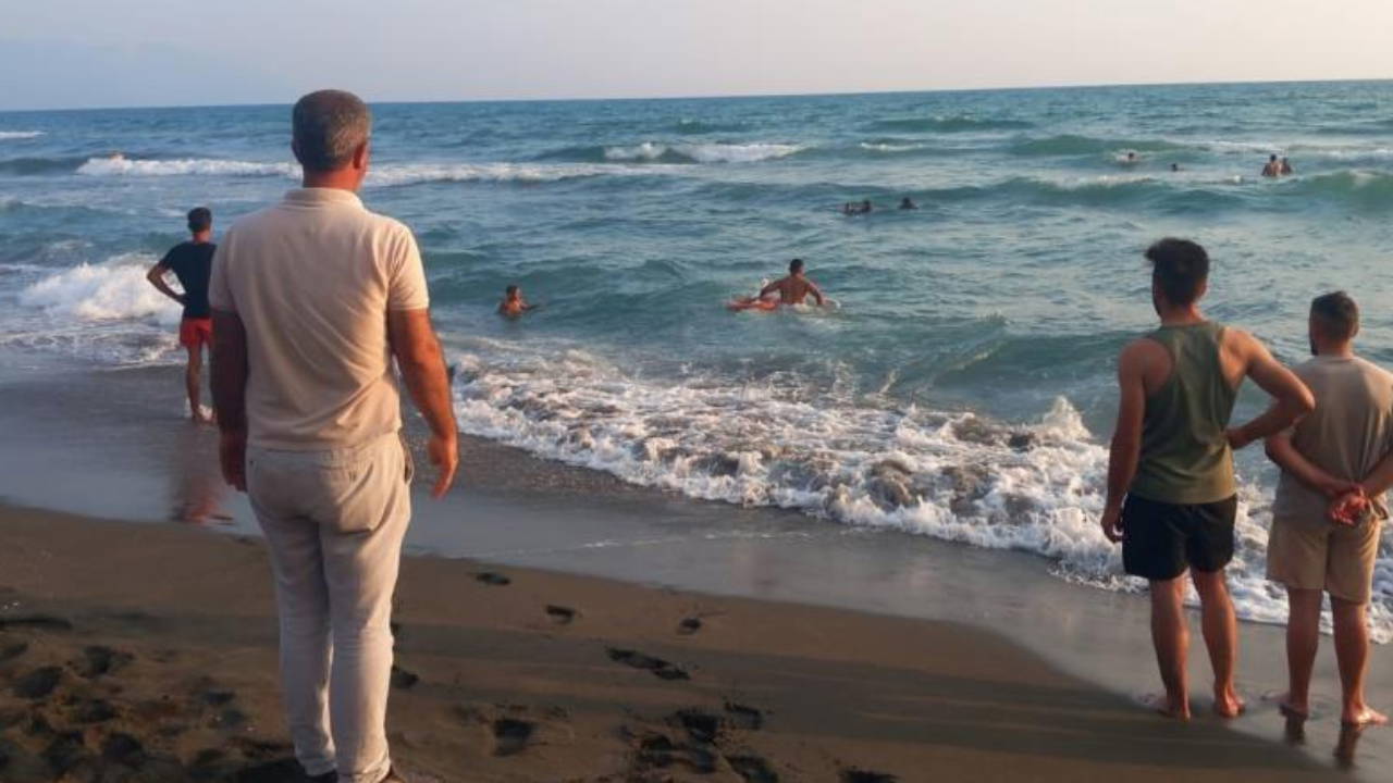 Denizde akıntıya kapılan 3 kız çocuğunun kurtarılma anları kameraya yansıdı