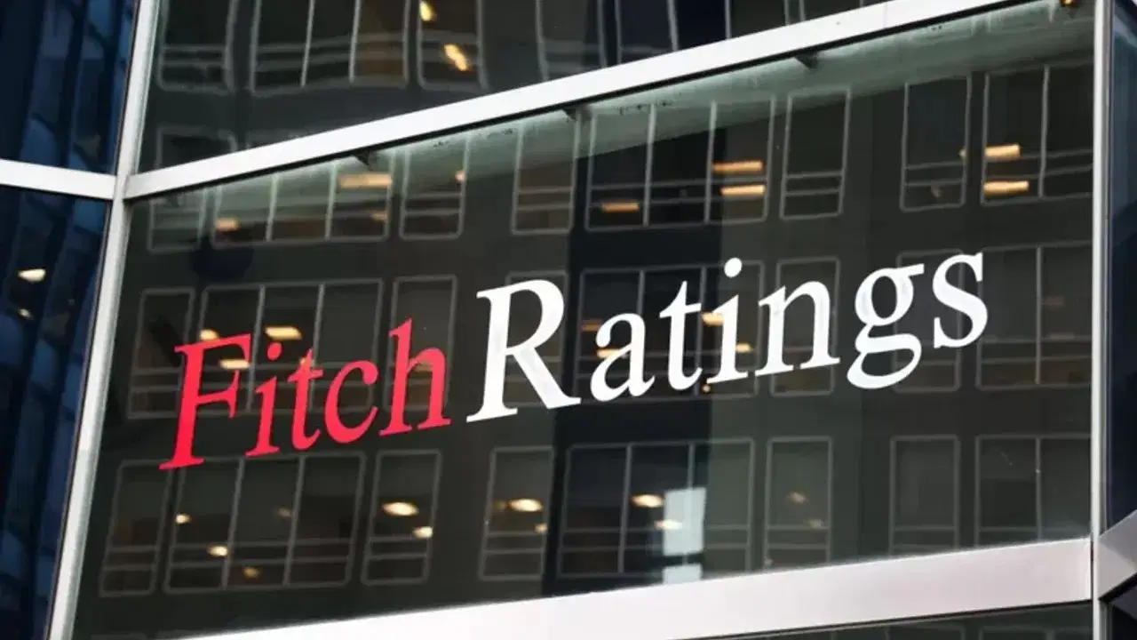 Fitch Türkiye'nin kredi notu görünümünü pozitife çevirdi