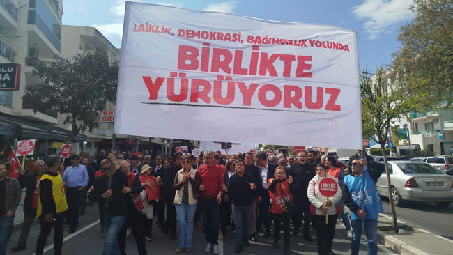 Narlıdere'de laiklik için yürüdüler