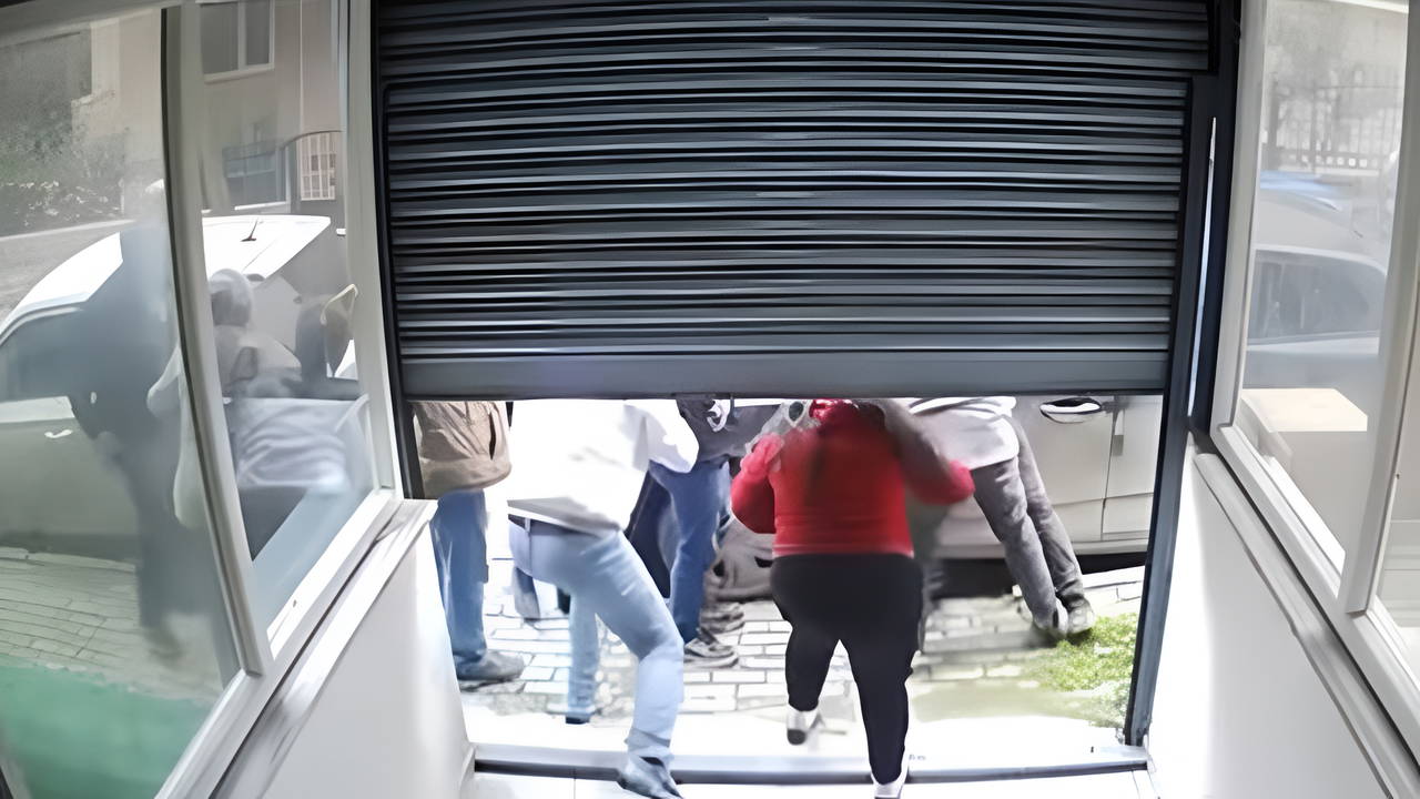 İstanbul Avcılar'da iş yerinde taciz iddiası ortalığı karıştırdı: Esnaf, şüpheliyi darbetti!