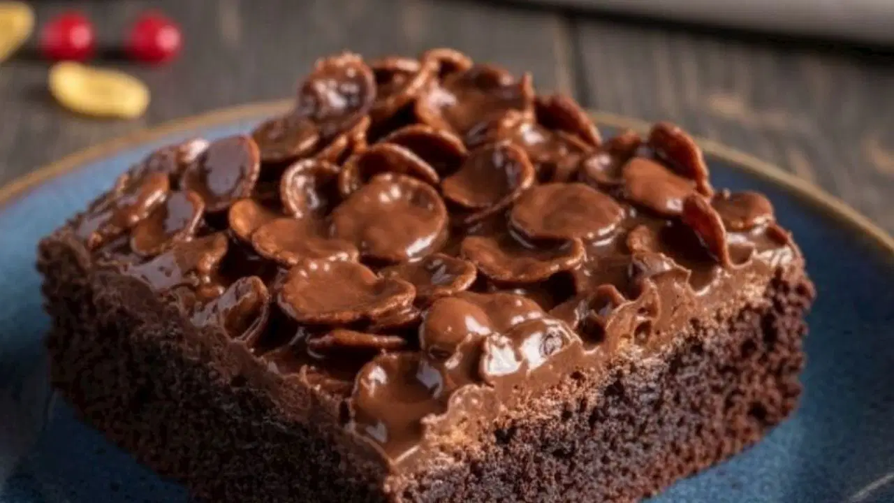 Çay saatine farklılık: Mısır gevrekli ıslak kek tarifi