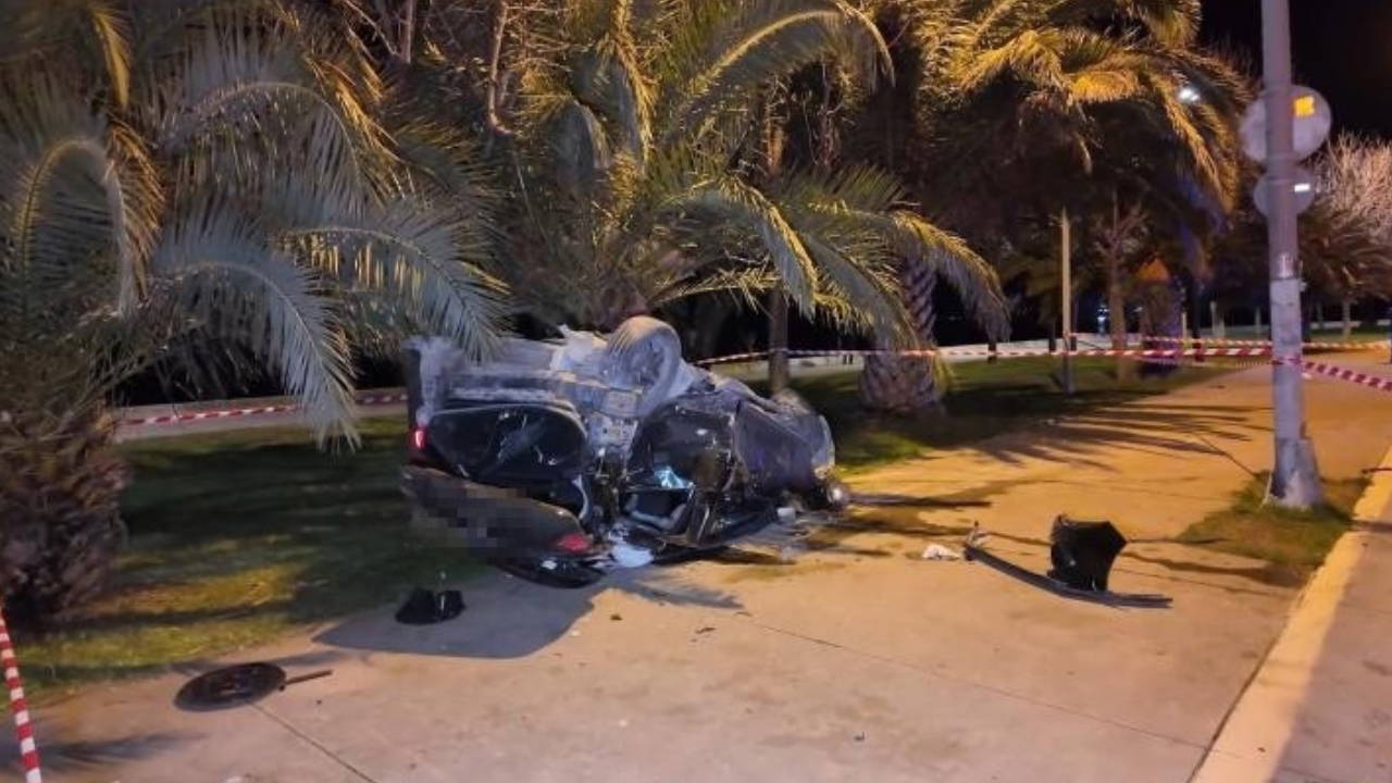 İstanbul Kartal'da 'aşırı hız' kazaya neden oldu: 2 ağır yaralı!