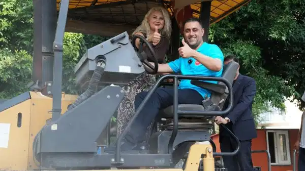 Çukurova Belediyesi Başkanı Kozay, asfalt çalışmalarını yerinden izledi
