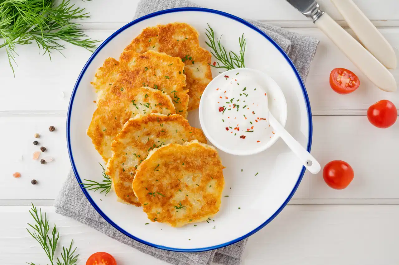 Kahvaltılara farklılık getiren pratik lezzet: Patates pankek tarifi