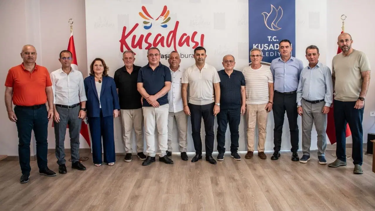 CHP'li başkanlar Kuşadası'nda bir araya geldi