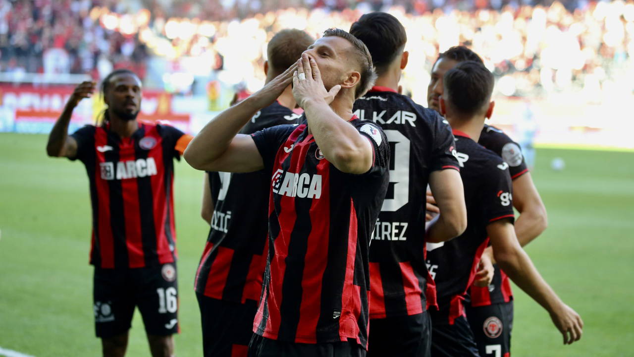 Çorum FK'den Süper Lig'de tarihi galibiyet! Üç puanı 3 golle aldı...