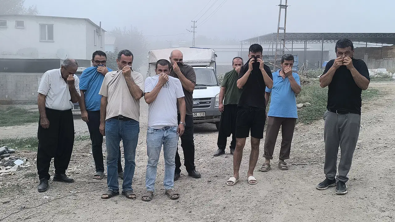 Asfalt şantiyesinin tozuna yurttaşlardan tepki: 'Hayvanlarımız ölüyor, evimize giremiyoruz'