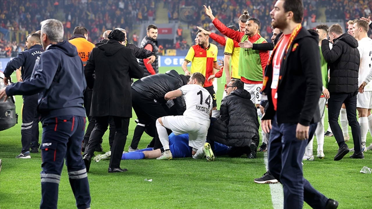Şok! Altay Kalecisine Korner Direği Saldırısı: Saldırganın Cezası Açıklandı!