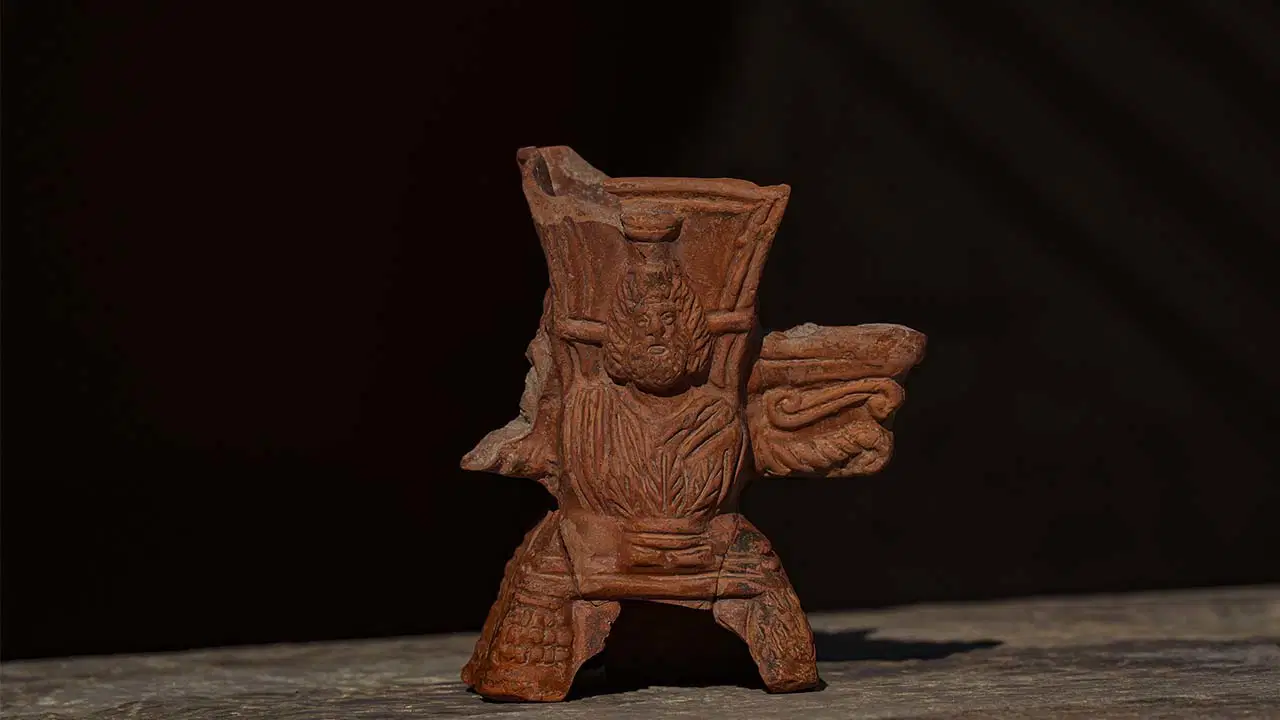 Efes'te Mısır tanrısı kabartmalı tütsü bulundu