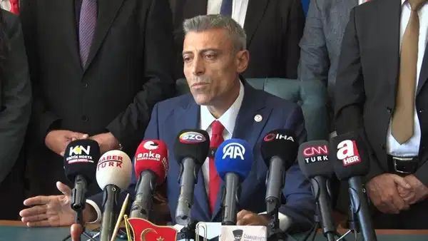 'İsim benzerliği' meselesinde yeni gelişme... Yenilik Partisi o tarihe işaret etti: YENİ Parti'ye çağrı yaptı