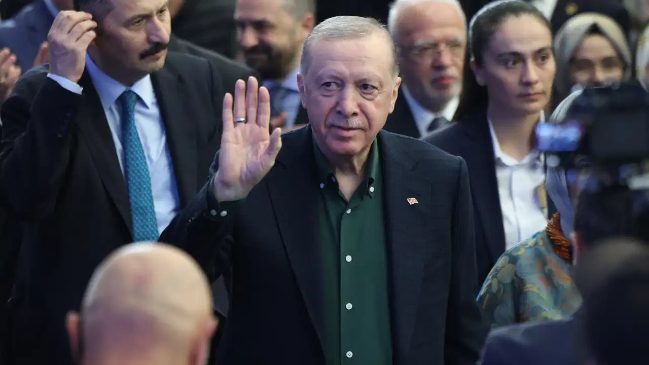Erdoğan'ın konuşması 'tarihi' çıkmadı, Cemal Enginyurt'tan tepki geldi: 'Ne konuşmaydı be, tarihi yeniden yazdı...'