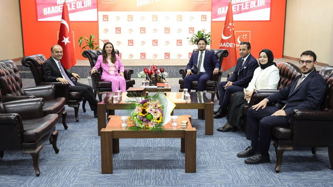 Saadet Partisi'nden CHP TBMM Grubu heyetine dikkat çeken hediye