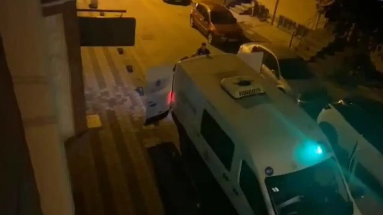 İstanbul'da evlat dehşeti... Babasını boğazını keserek öldürdü!