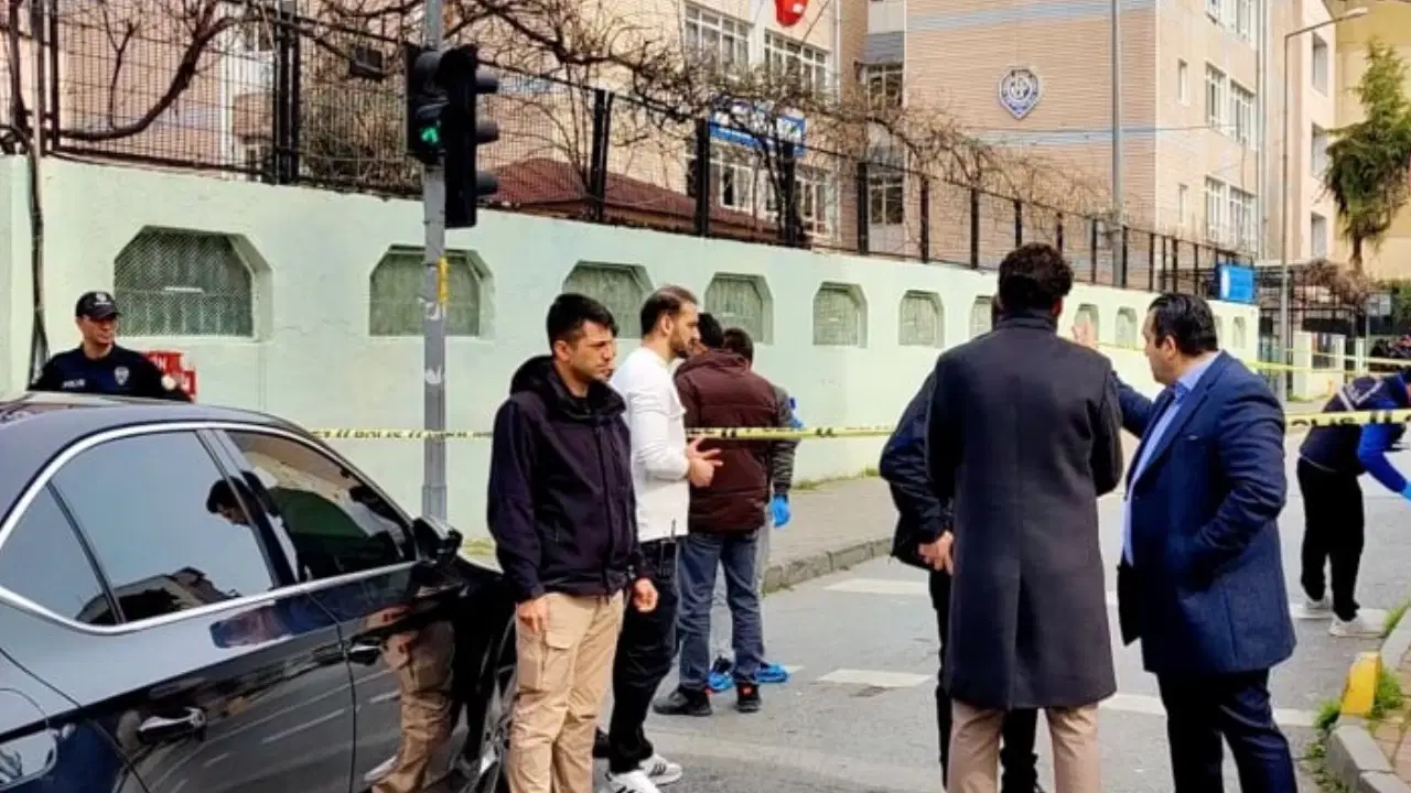 Fatih'te bir kadın boşanmak istediği eşi tarafından sokakta yürürken öldürüldü