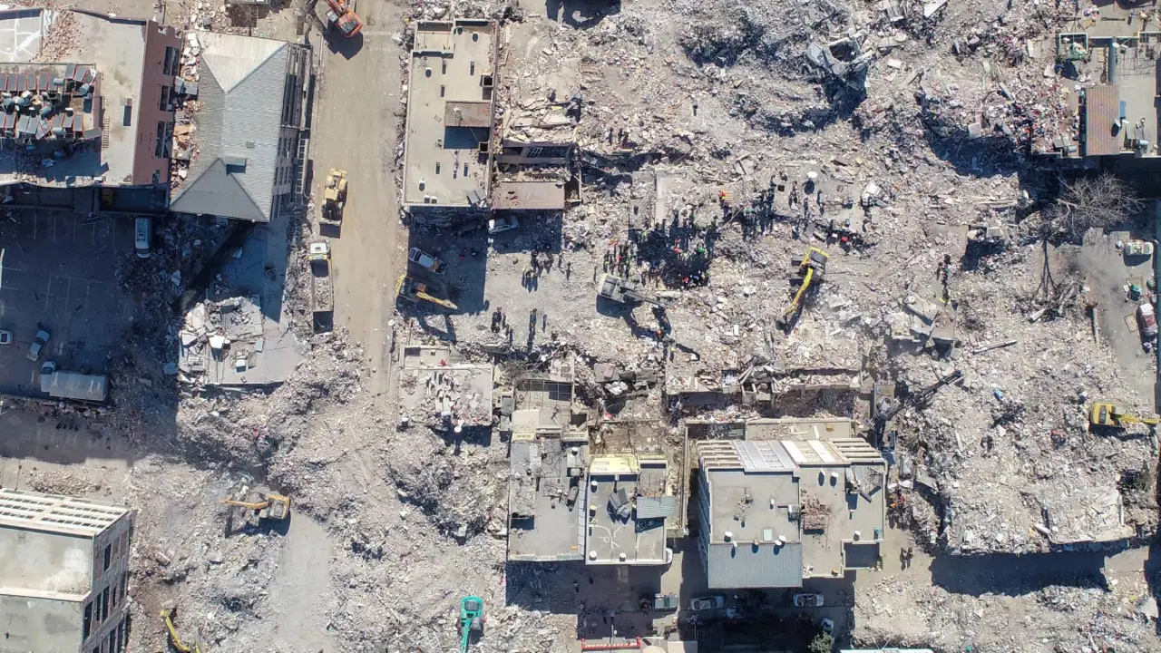 Adıyaman'daki deprem davasında sanıklar, 43 ay sonra görülen ilk duruşmaya gelmedi