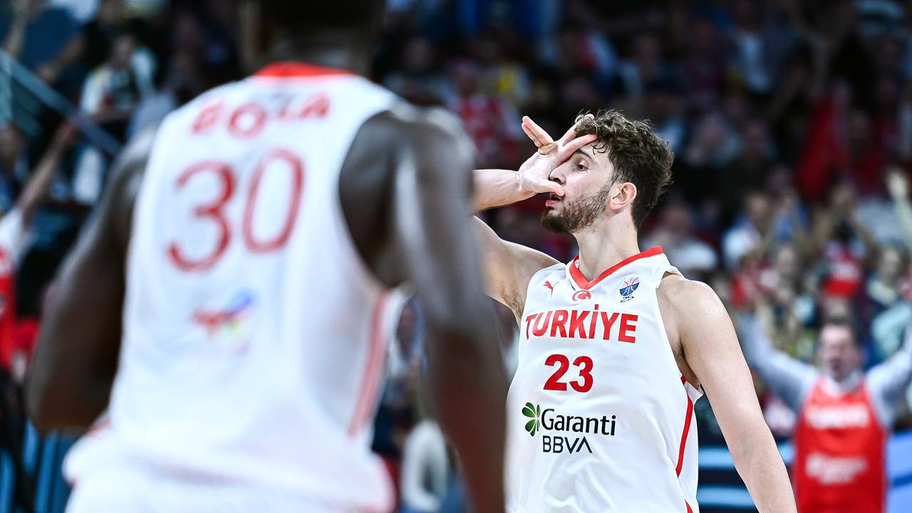 Alperen Şengün, EuroBasket'te turnuvanın en iyi takımına seçildi!