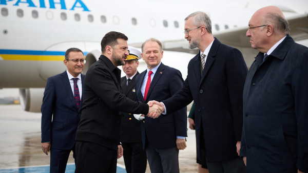 Ukrayna Devlet Başkanı Zelenski'yi İstanbul'da 'Bağcılar kaymakamı' karşıladı