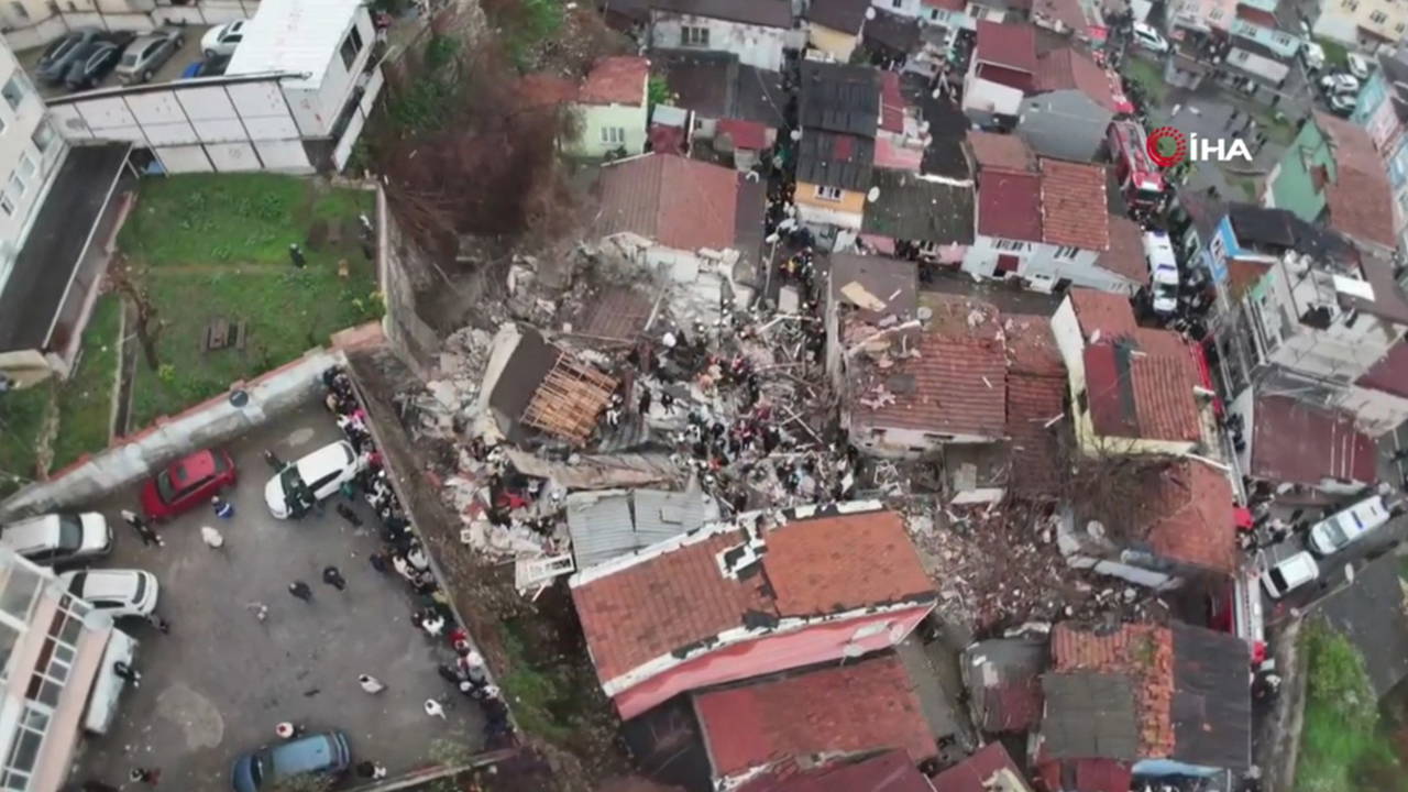 Son dakika... İstanbul Fatih'te bina çöktü: Bölgeye çok sayıda ekip sevk edildi!