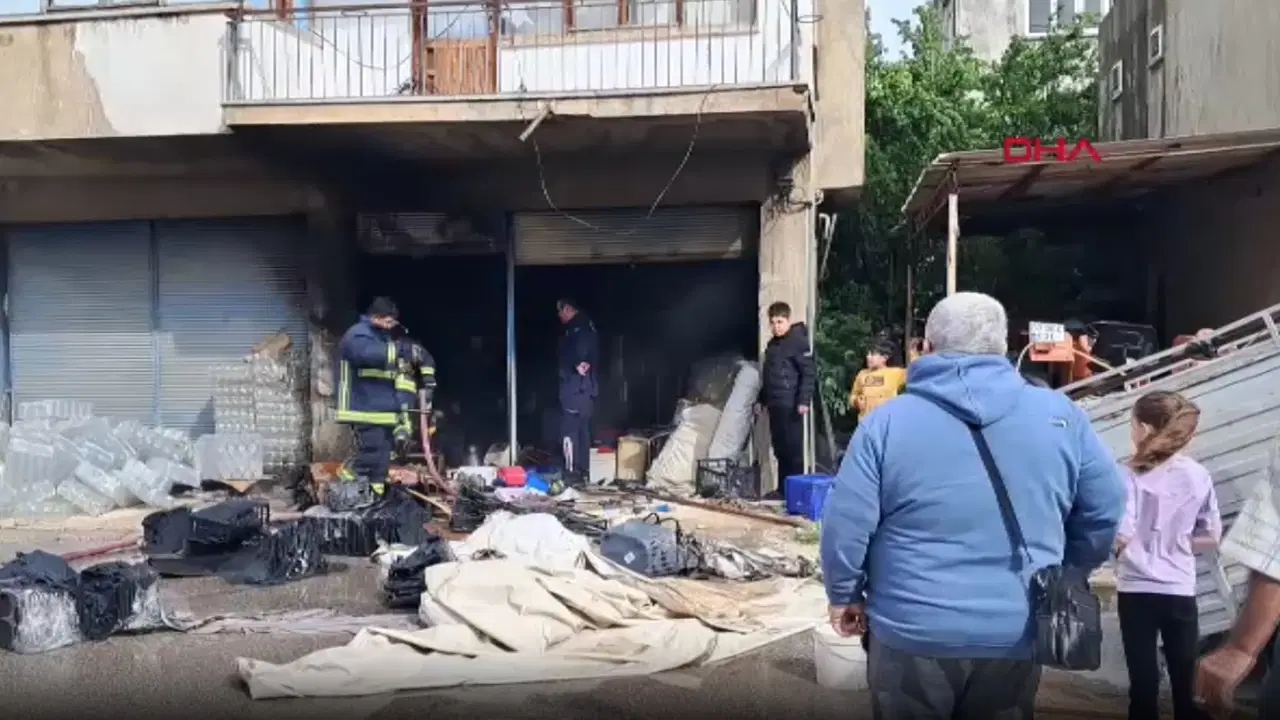 Antalya'daki depoda yangın paniği