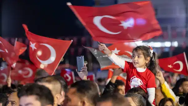 İzmir'de Cumhuriyet'in 103. Yılı Coşkusu: Spor, Müzik ve Görsel Şölenlerle Kutlanacak