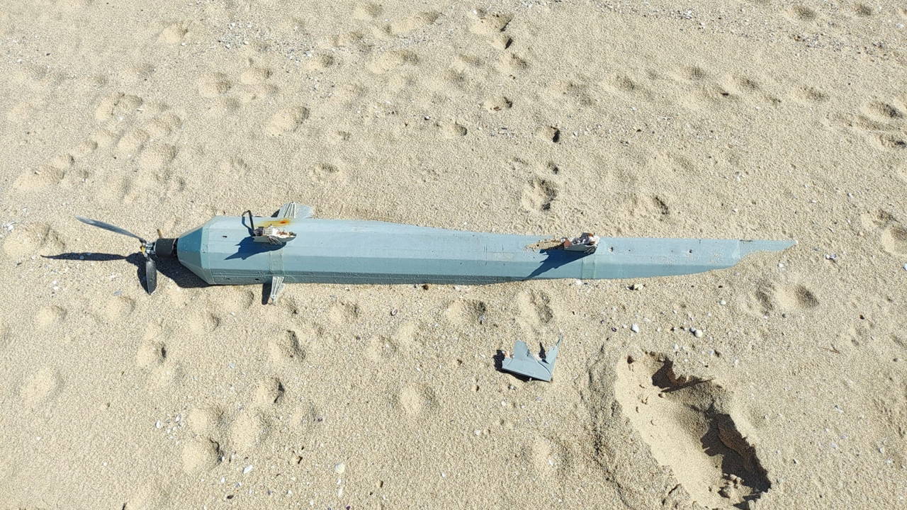 Arnavutköy Sahili'nde patlayıcıyla yüklü İHA enkazı bulundu, kontrollü şekilde imha edildi