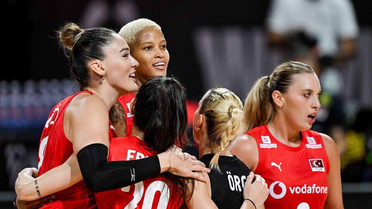 İspanya'ya set vermedik... Filenin Sultanları, Dünya Şampiyonası'na galibiyetle başladı!