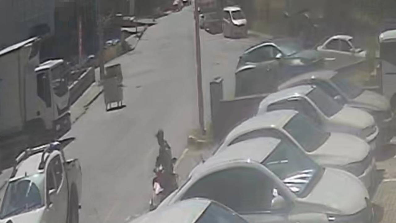 Çöp konteyneri caddeyi birbirine kattı