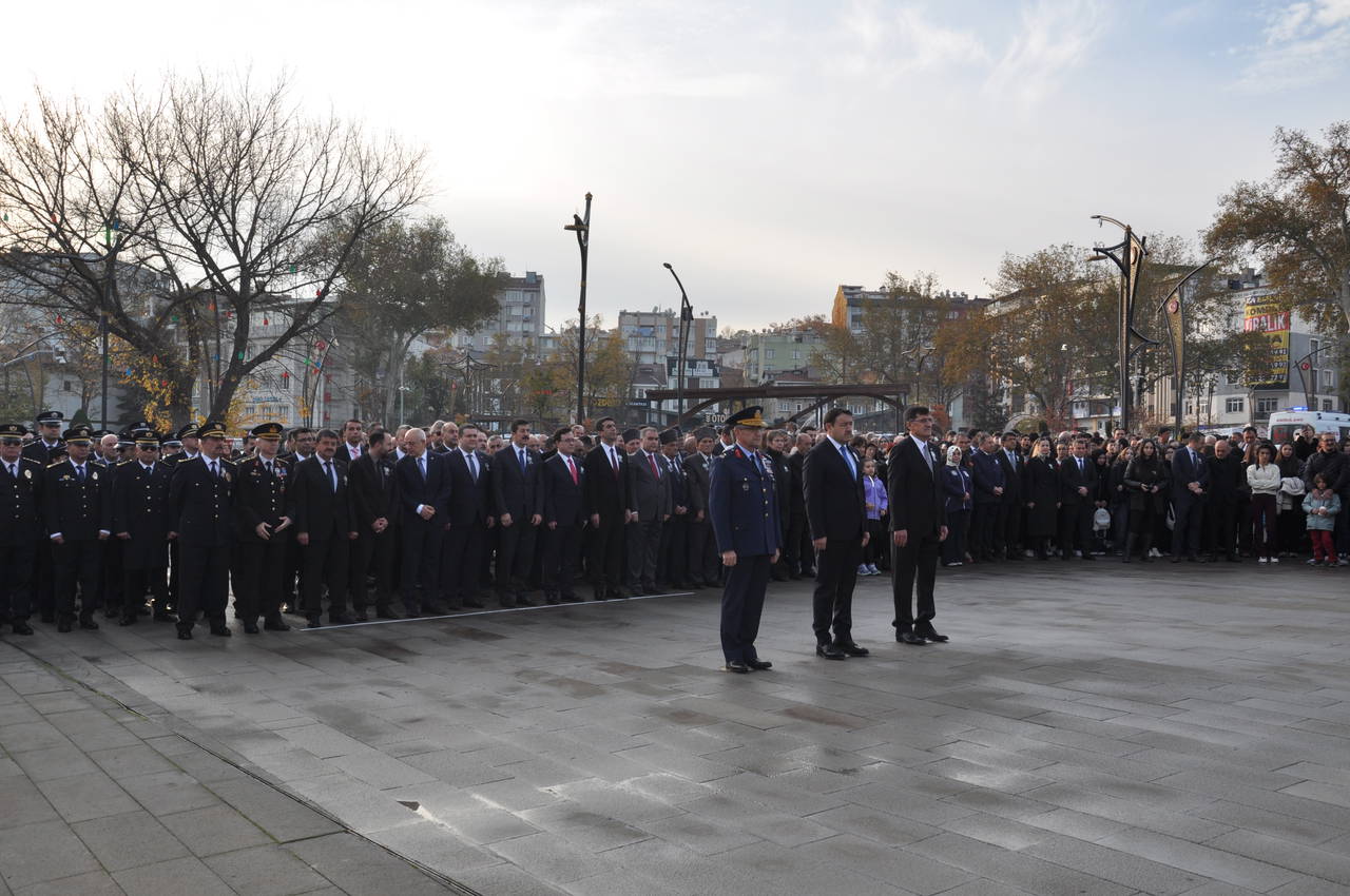 81 ilde saat 9'u 5 geçe hayat durdu... Sonsuz minnet, sonsuz sevgi: Türkiye Ata'sını özlemle andı
