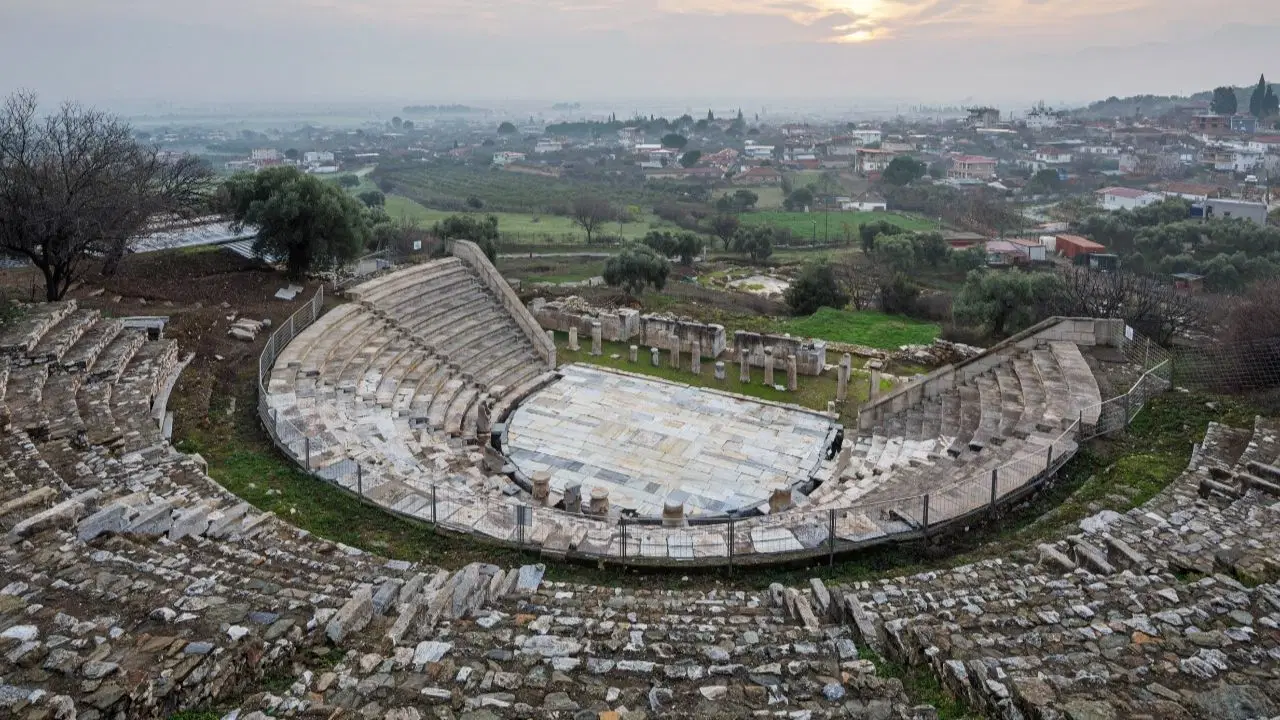 İzmir’de antik kazılara milyonluk destek