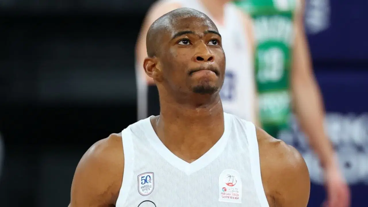 Anadolu Efes'ten Kai Jones kararı: Resmen açıklandı!