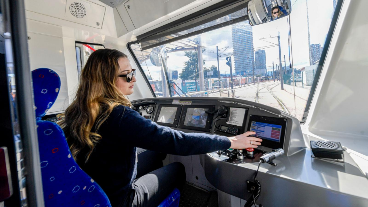 Raylarda kadın gücü