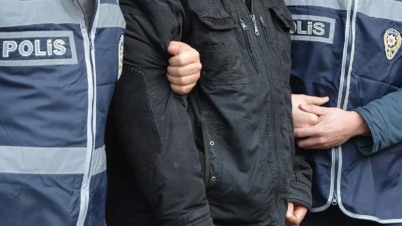 "Sahte belgelerle ikamet izni" operasyonu: 64 şüpheli gözaltına alındı