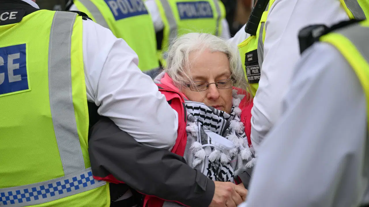 Londra'da  Filistin’e destek eyleminde göstericiler gözaltına alındı