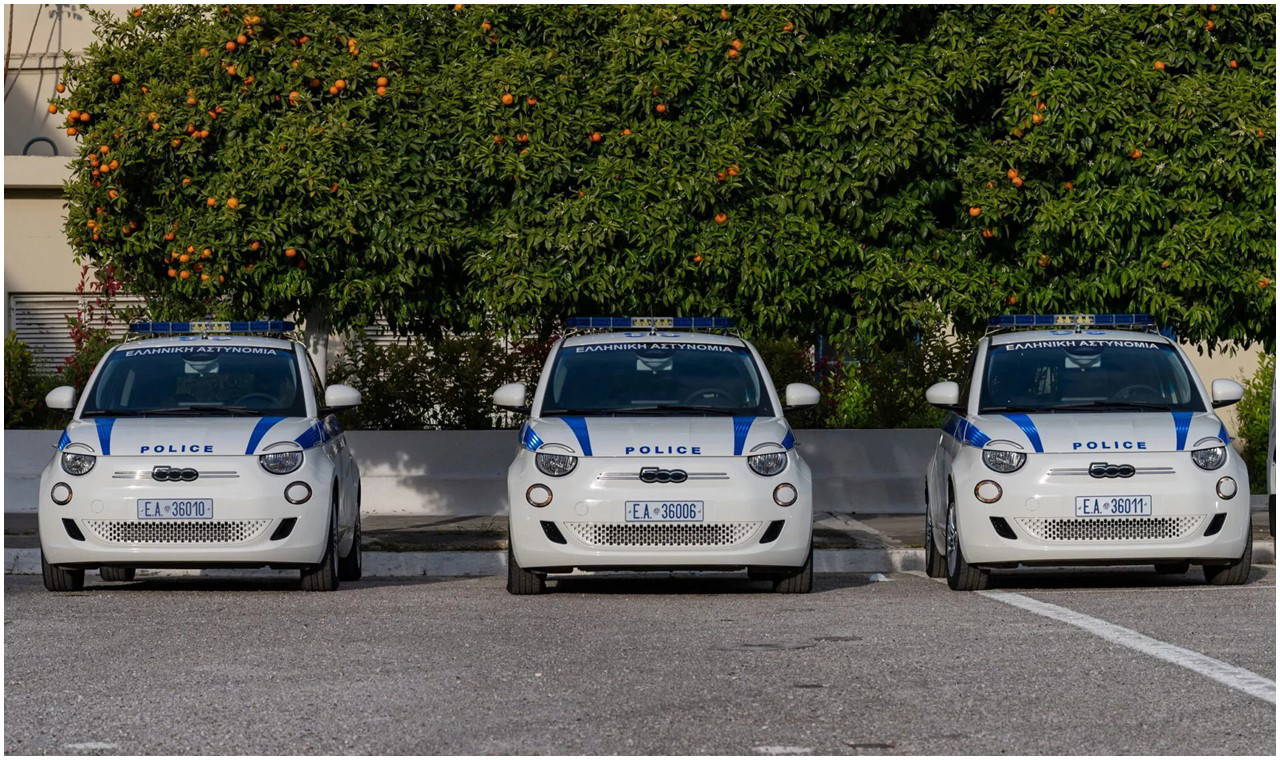 Yunanistan'daki polis arabalarını görenler inanamadı! Elektrikli ve 3 kapılı...