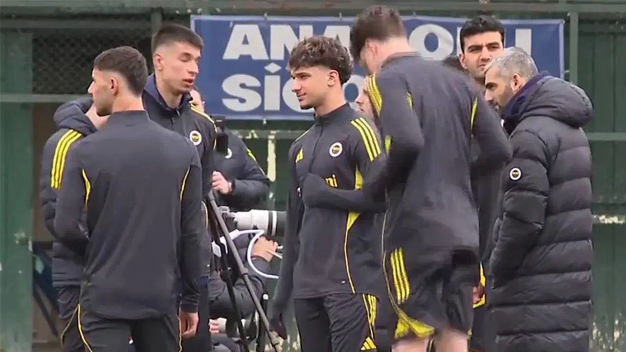 Fenerbahçe, Galatasaray'dan kadrosuna kattı: Çağrı Hakan Balta  ilk antrenmanına çıktı!