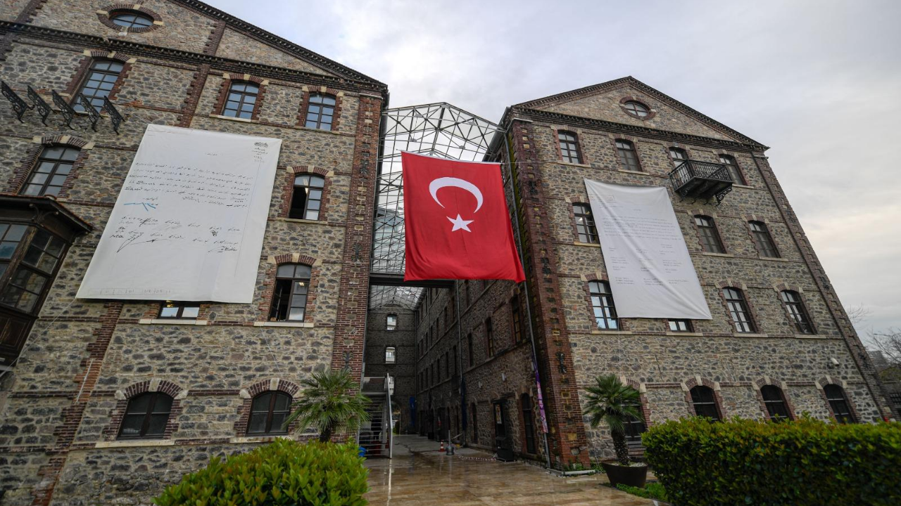 Meslek Fabrikası’na Ata’nın imzaladığı belgenin görselleri asıldı