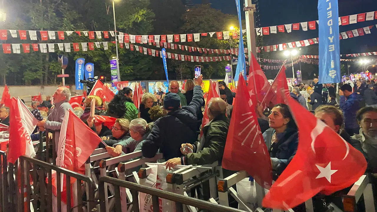 İstanbullunun iradesi 200 gündür Silivri'de: Yurttaşlar Şişli'de 'İmamoğlu'na özgürlük' için toplandı