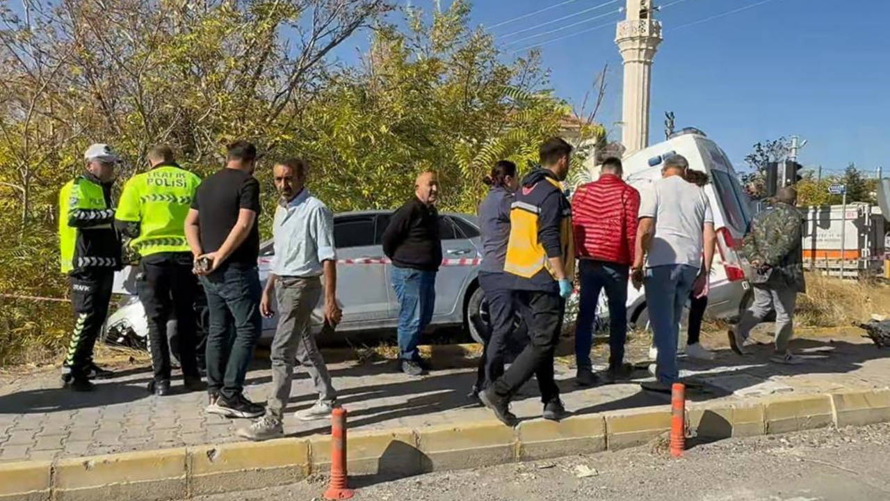 Doktorun aracı ile hasta taşıyan ambulans çarpıştı: 1’i doktor 7 yaralı