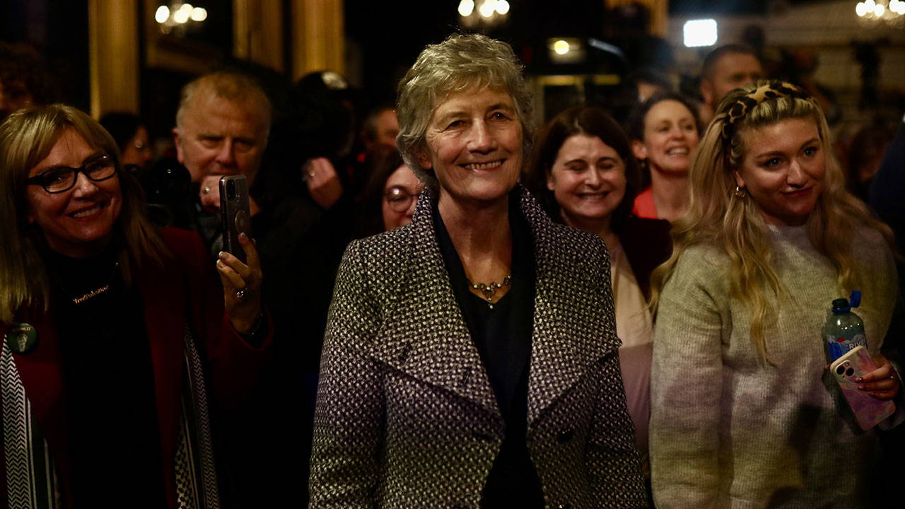 İrlanda'nın yeni cumhurbaşkanı belli oldu: Catherine Connolly