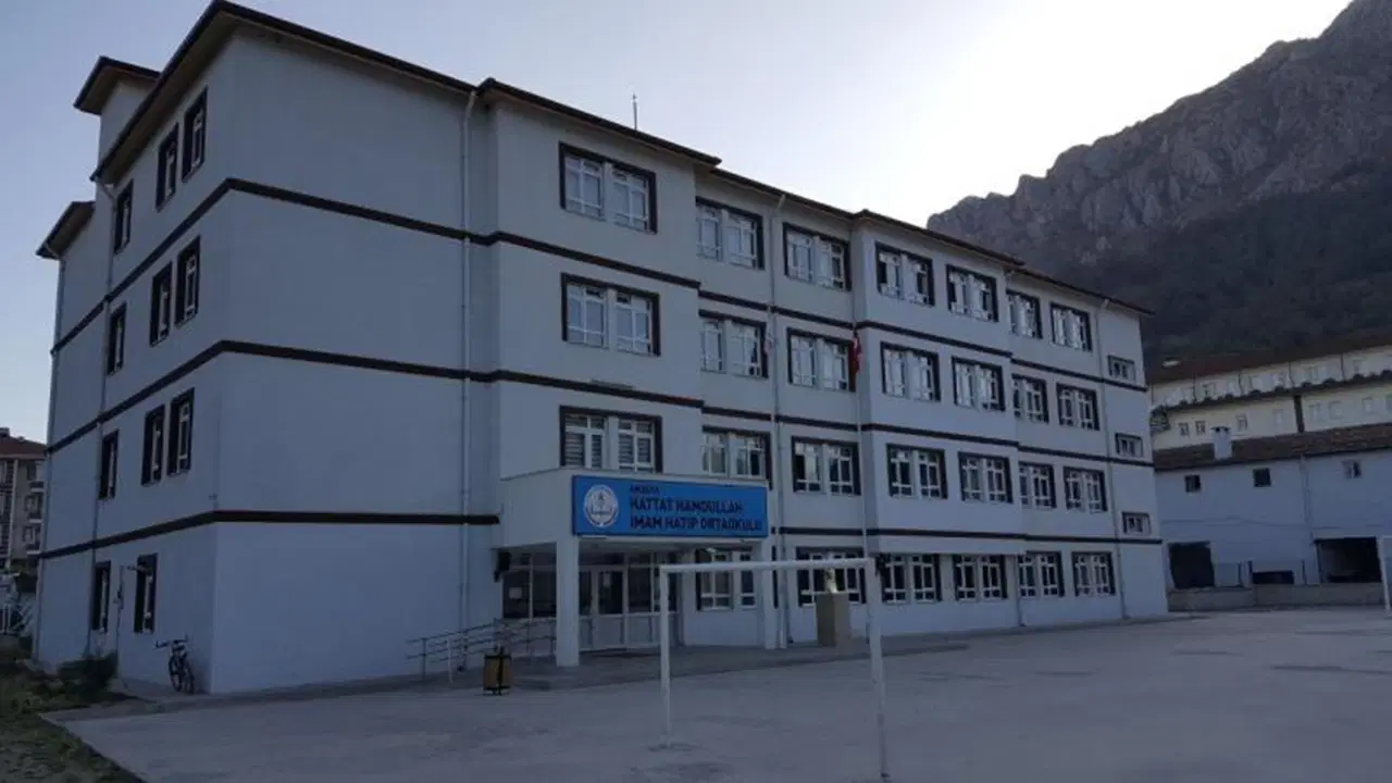 Ortaokul çocuklarına bunu da yaptırdılar!