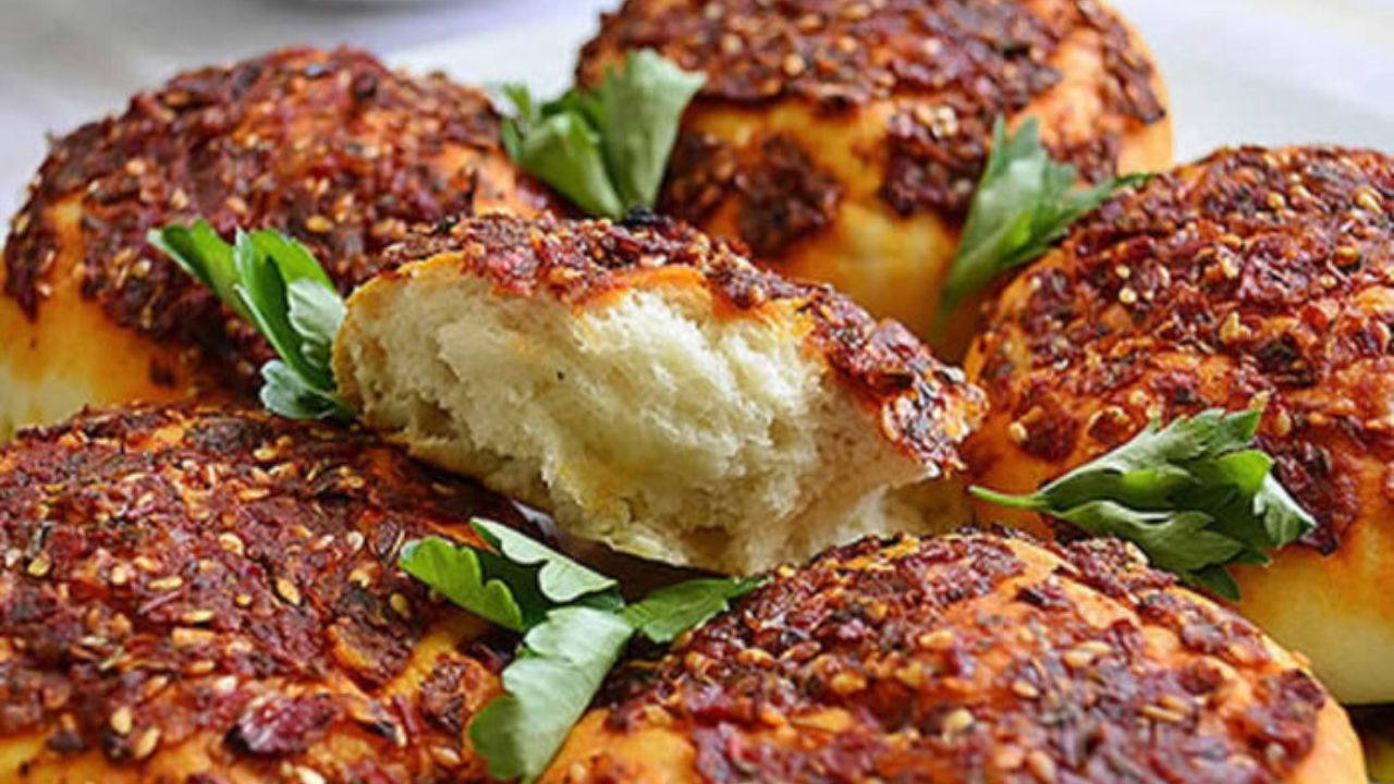 Evde kolayca hazırlayabileceğiniz biberli ekmek tarifi