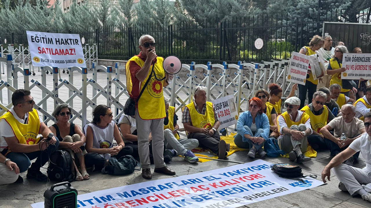 Eğitim Sen'in açıklamasına polis barikatı!