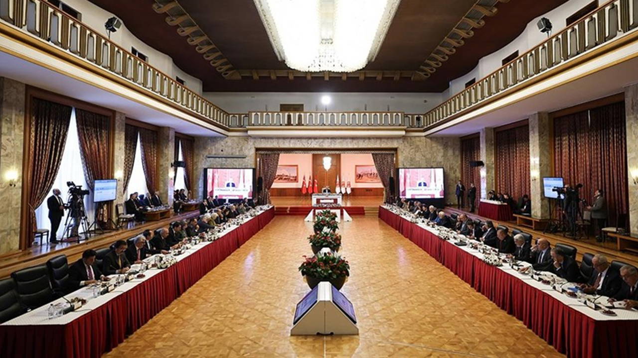 'İmralı' gündemi ile toplanacaktı: Komisyon toplantısı ertelendi