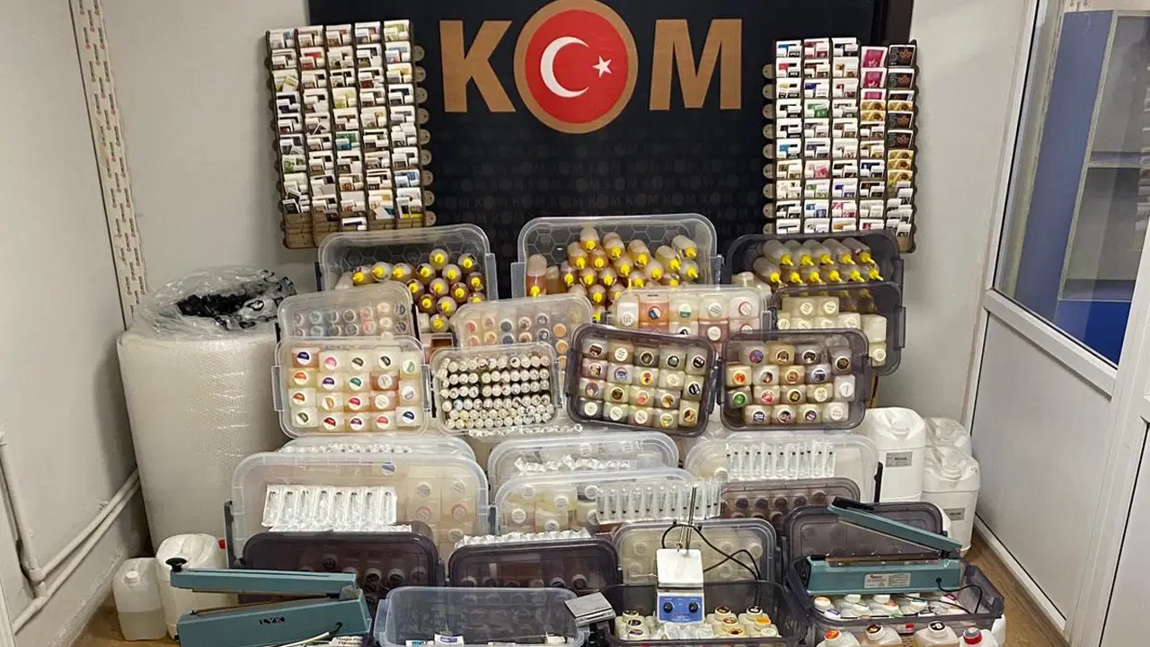 Sivas'ta kaçak tütün ürünleri imalathanesine operasyon: Büyük miktarda elektronik sigara likiti ele geçirildi!