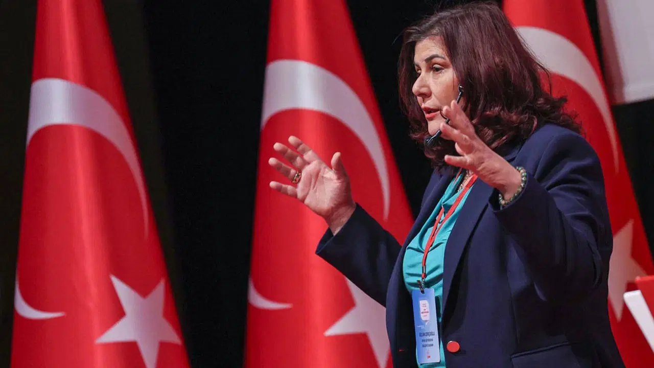Kuşadası Belediye Başkanı Ömer Günel'den çarpıcı iddia: 'Özlem Çerçioğlu AKP'ye geçerken...'