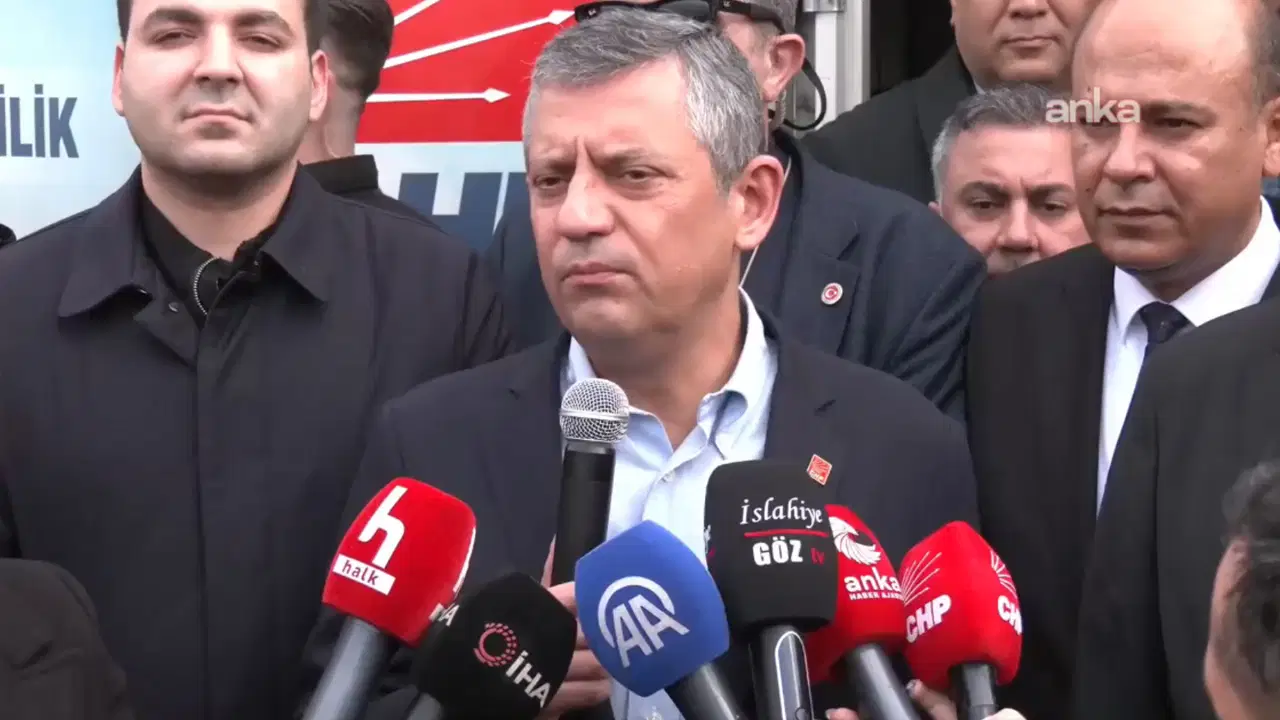 CHP lideri deprem bölgesinde... Özgür Özel, Erdoğan'ın o iddiasını sordu: Depremzedeler tek bir yanıt verdi