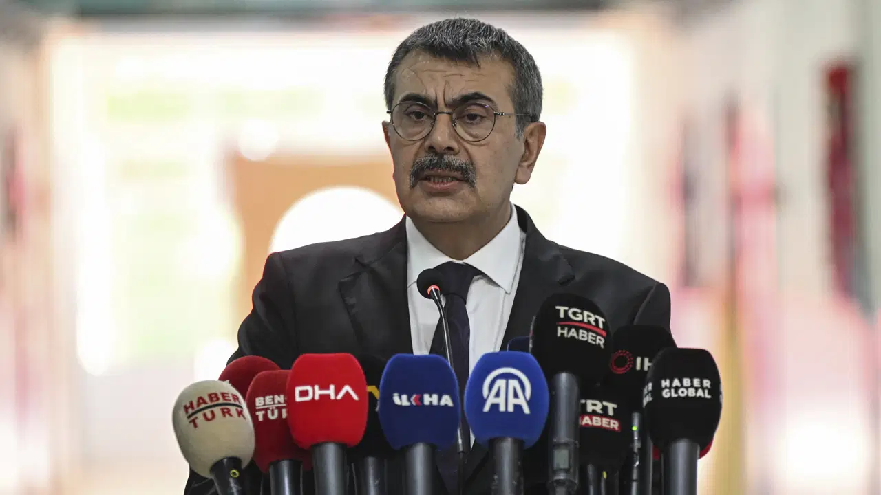 Yusuf Tekin'den, açlık grevindeki öğretmenlerle ilgili ilk açıklama: 'Keşke önce şikayetlerini gelip Bakanlığa söyleseydiler'